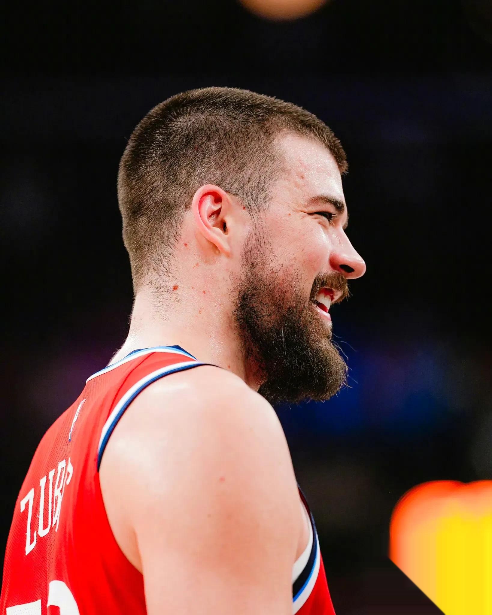 包含菲律宾男篮爆冷法国男篮，哈登爆发神勇的词条