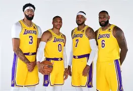 关于湖人B队横扫凯尔特人，杰伦·布朗三分雨点燃全场的信息