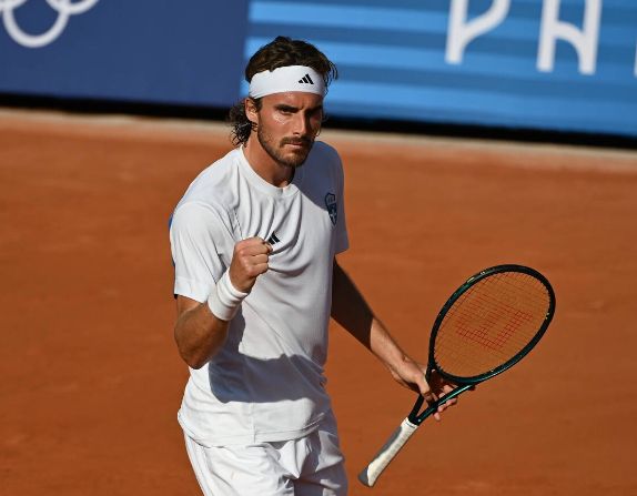 关于美国网球队完胜日本网球队，西西帕斯关键制胜的信息