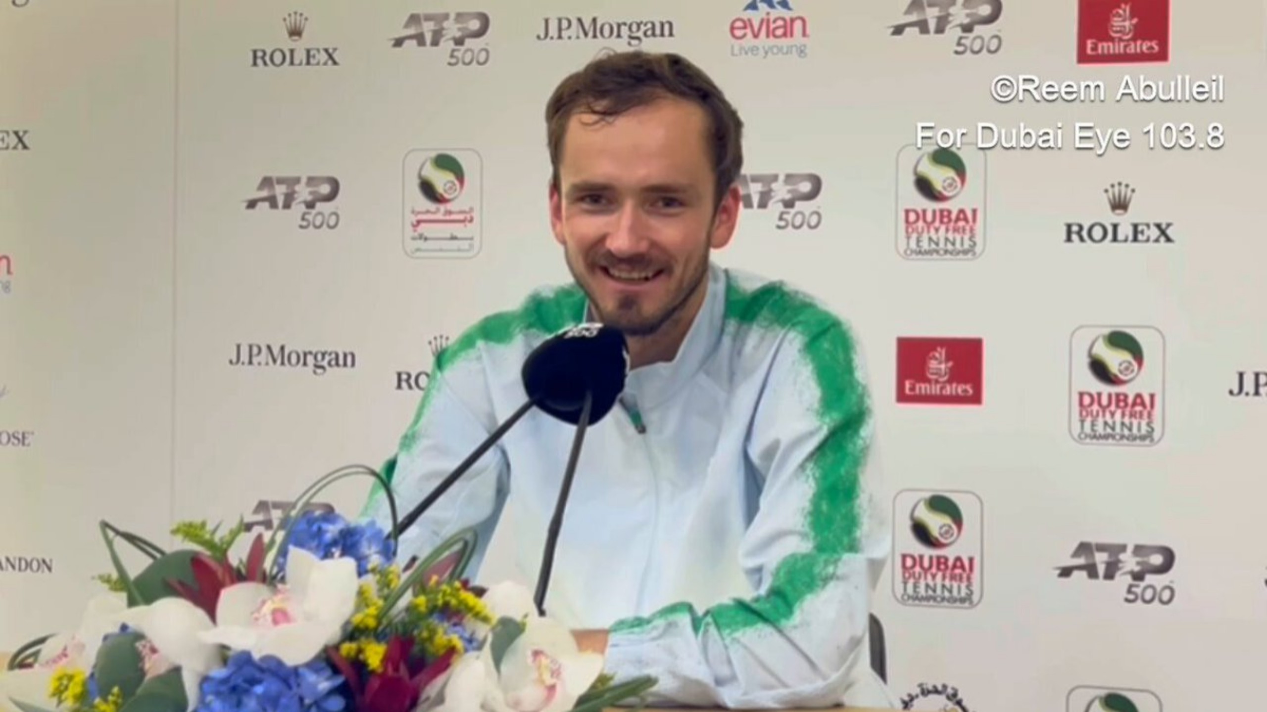 包含意大利网球队横扫美国网球队，梅德韦杰夫制霸全场的词条