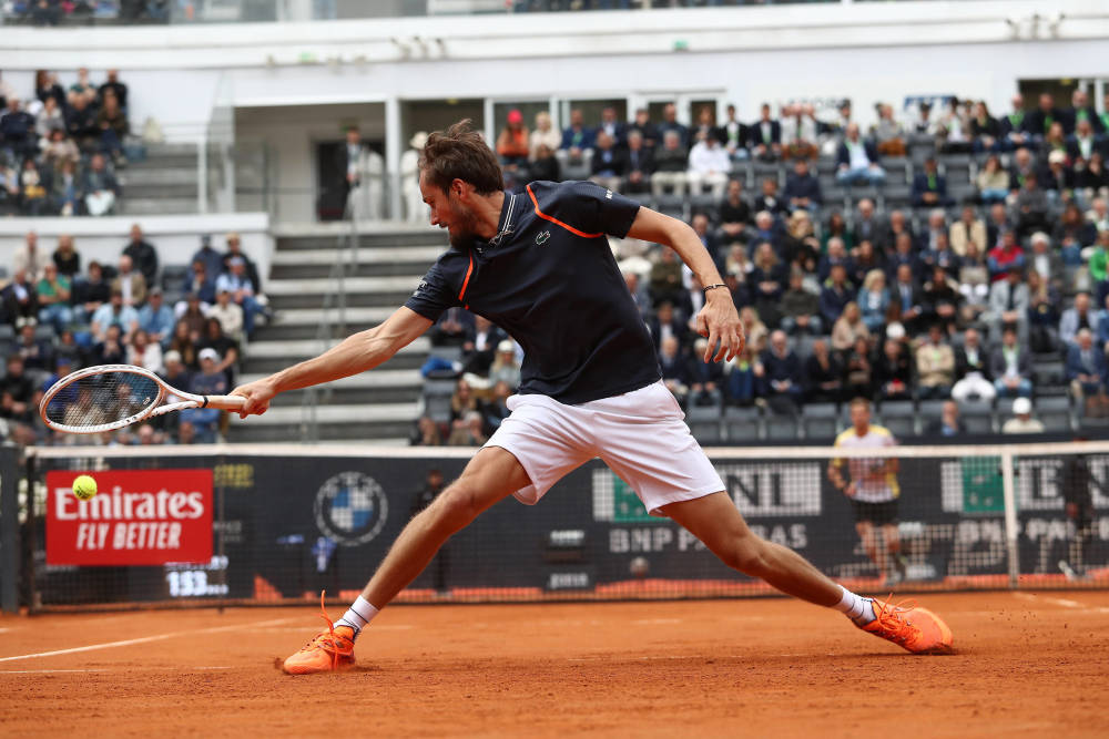 包含意大利网球队横扫美国网球队，梅德韦杰夫制霸全场的词条