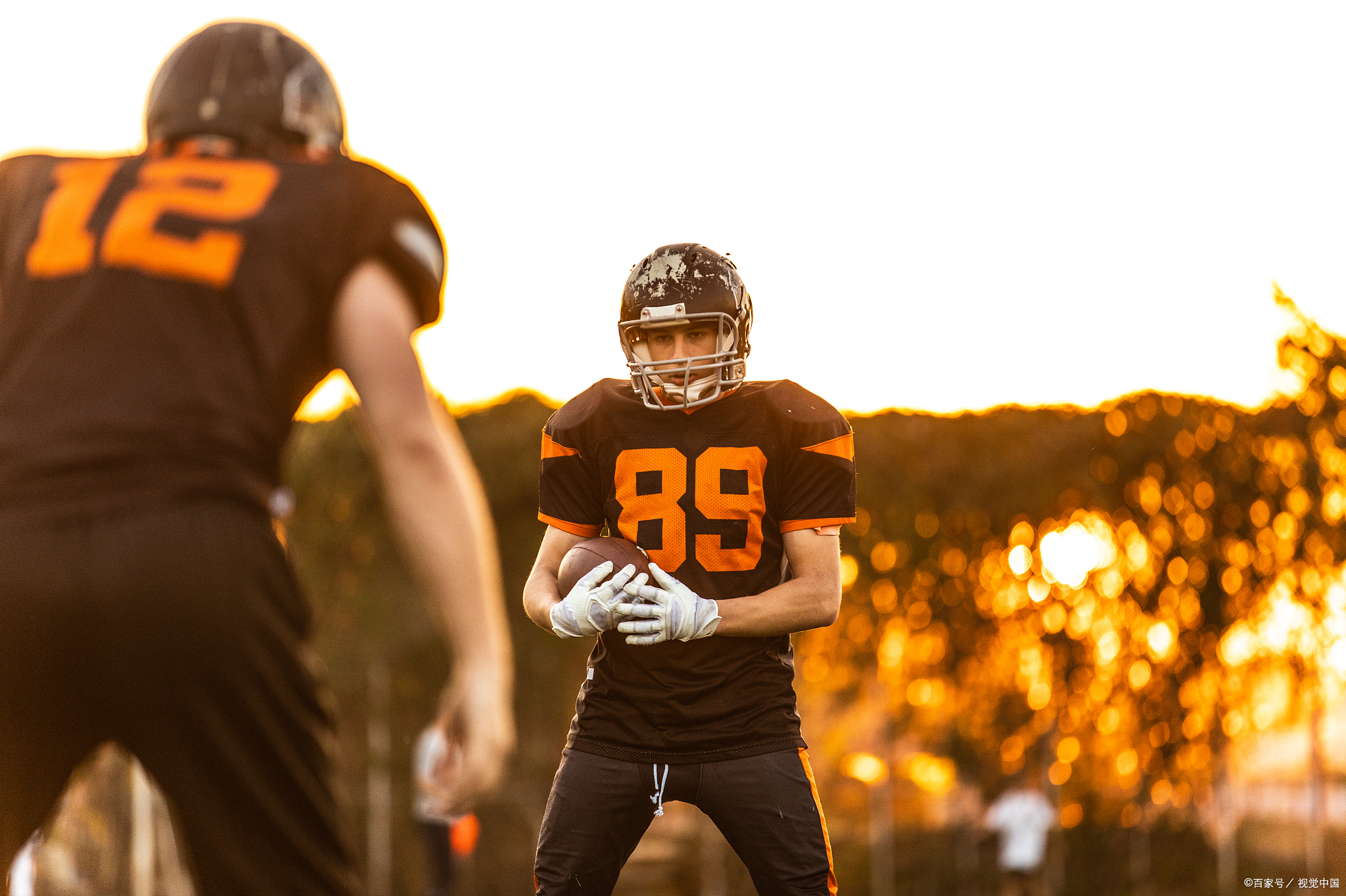 包含橄榄球热度飙升，网友热议不断的词条