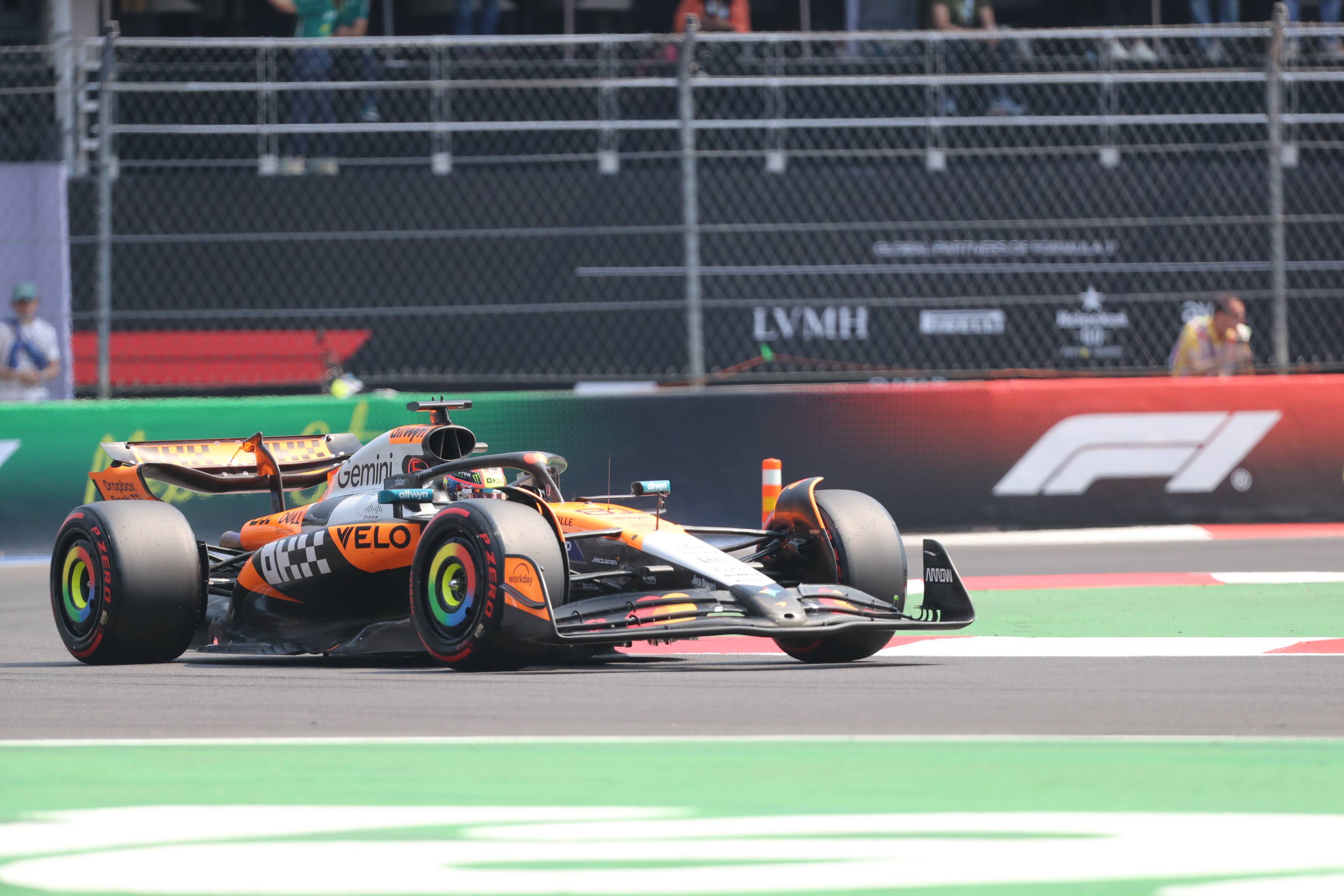 梅赛德斯轻取红牛二队，汉密尔顿状态火热