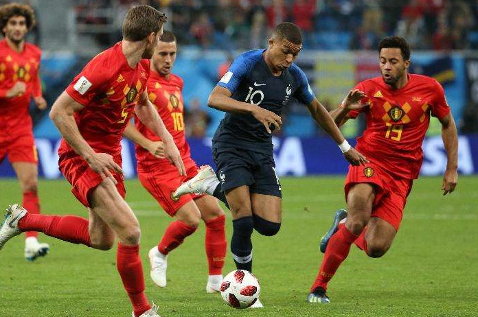 法国队逆转马来西亚队，黄鸭组合惊艳四座