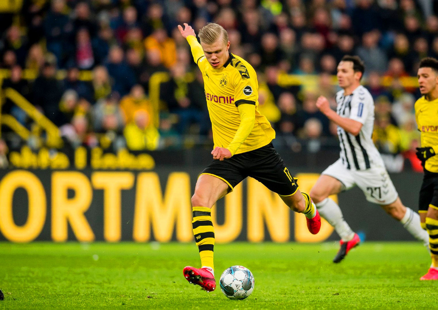 多特蒙德碾压瑞士，门迪状态火热