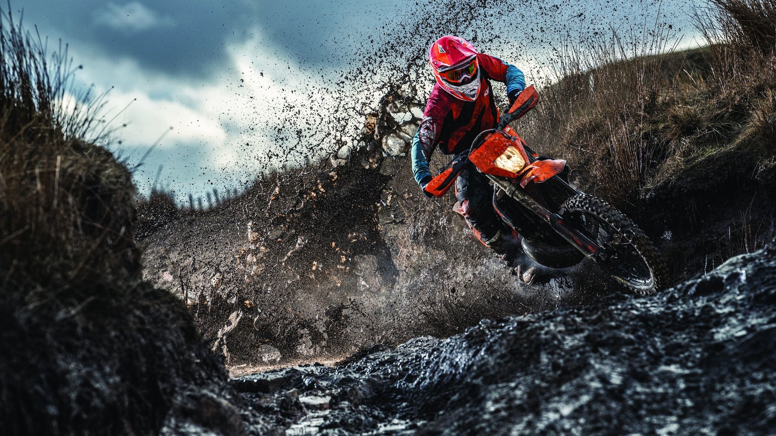 毫厘之间的王朝更迭，迈凯伦险胜哈斯，拉塞尔刷新赛道纪录