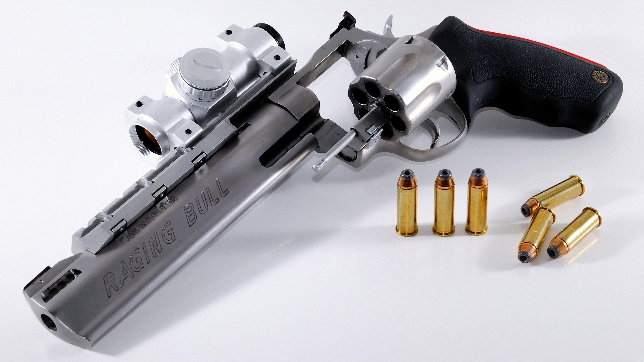 绝境之剑与燎原之火，两种英雄主义的当代呼应