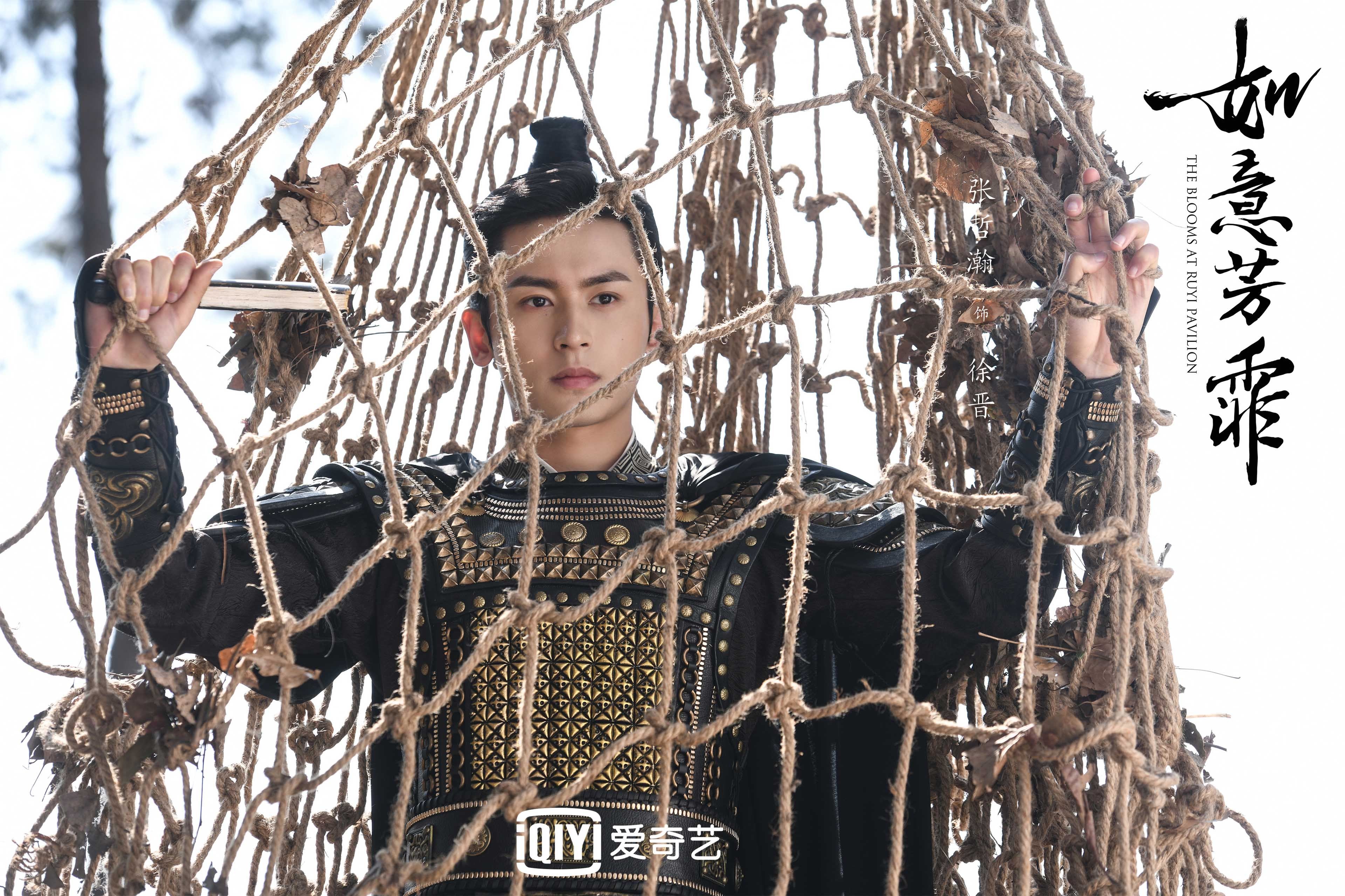 F1新赛季揭幕战之夜，阿尔瓦雷斯开局弃子，暗藏杀招不手软